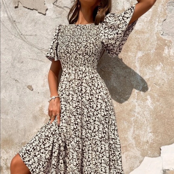 Floral print butterfly sleeve dress - Picture 2 of 3